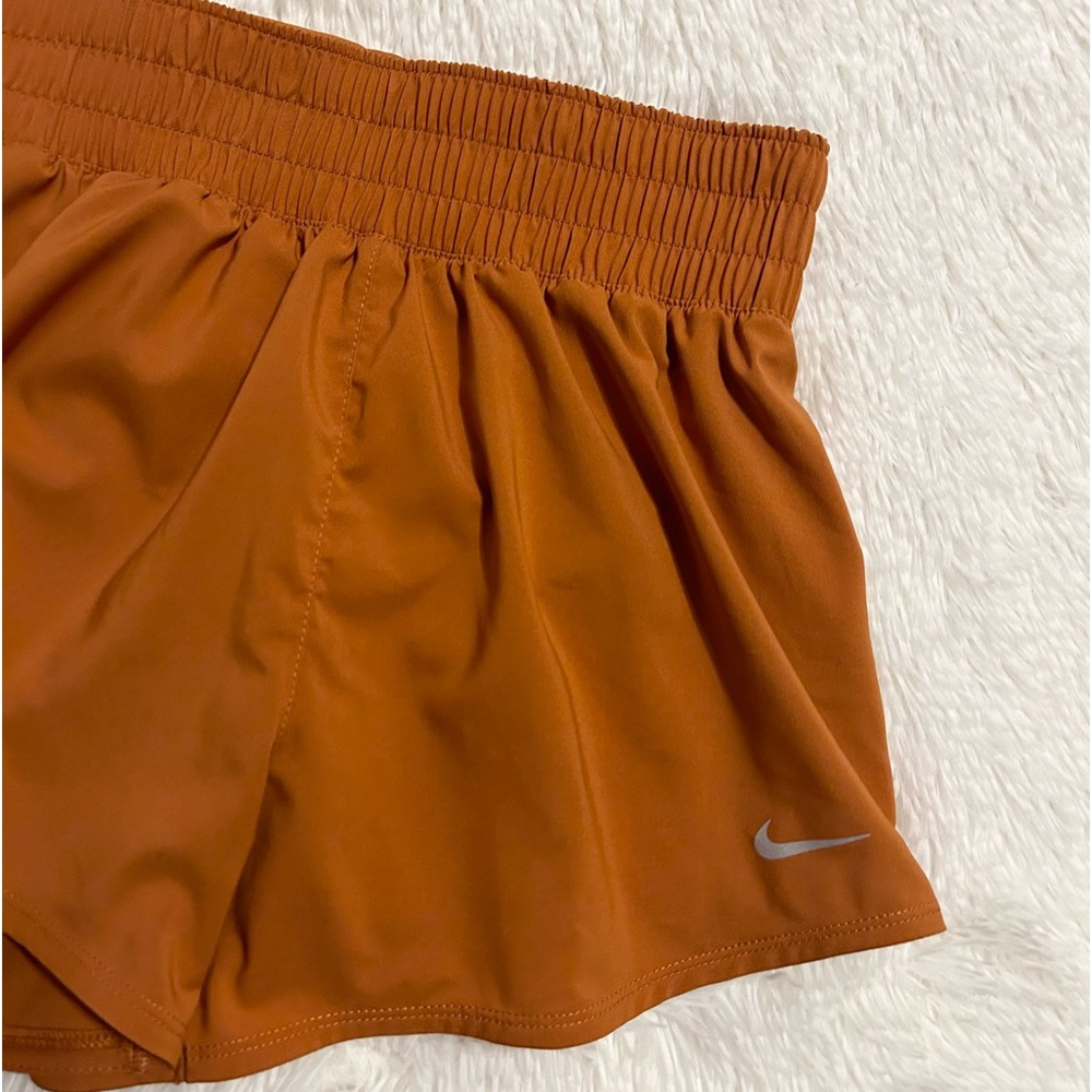 Nike One Women’s Dri-FIT Mid-Rise Brief-Lined Shorts - Picture 10 of 17